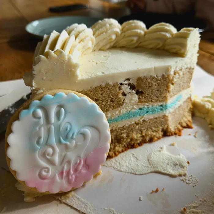 Gender reveal cake with he or she topper