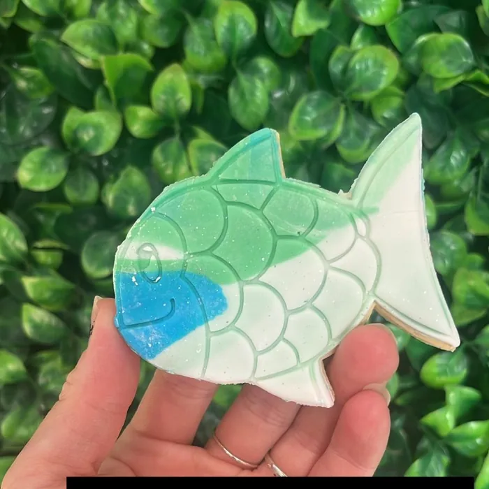 No added gluten fish-shaped sugar cookie